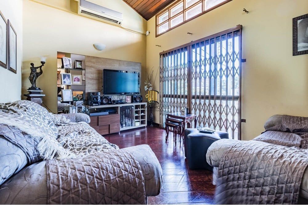 Casa 4 dormitórios no bairro Partenon
