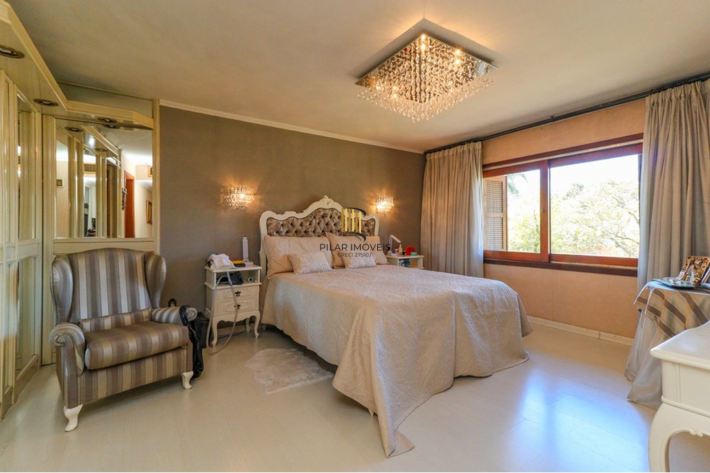 Casa 4 dormitórios no bairro Três Figueiras