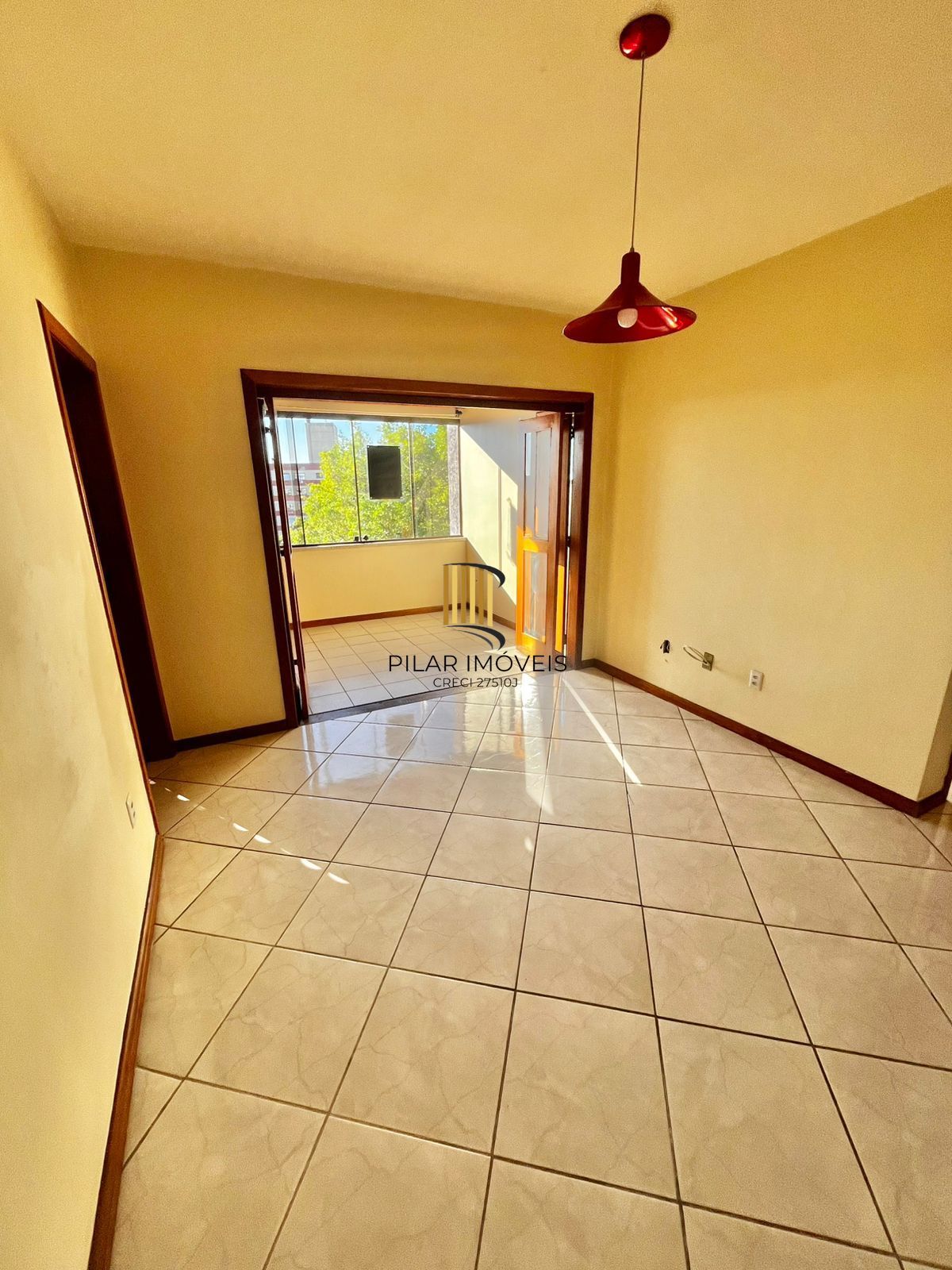 Apto 03 dorm com suíte, andar alto, vista, ótima posição solar, 1 vaga no Cristo