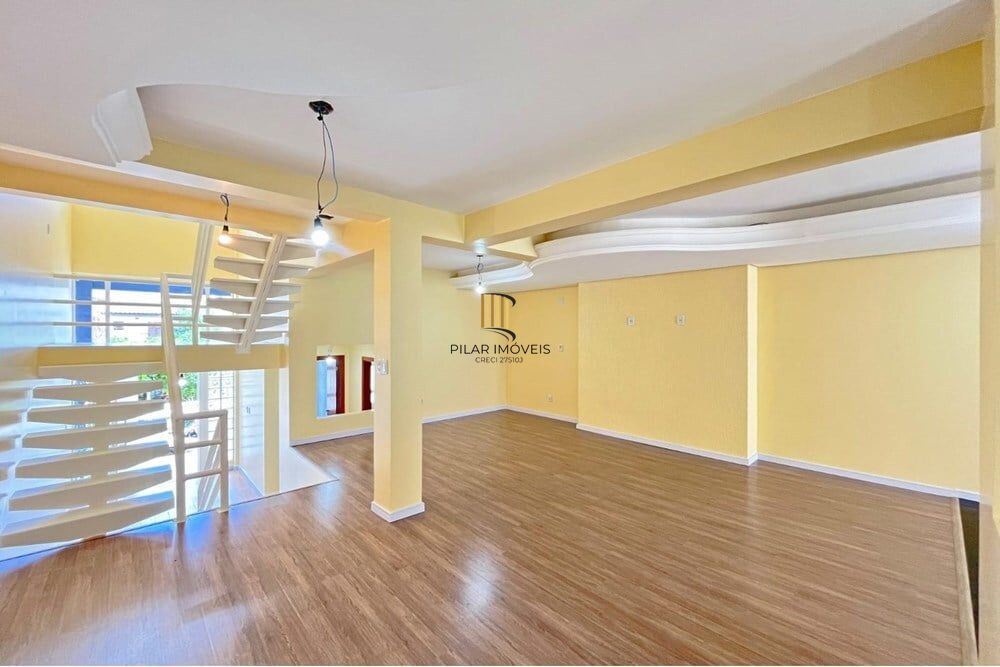 Casa 3 dormitórios no bairro Hípica
