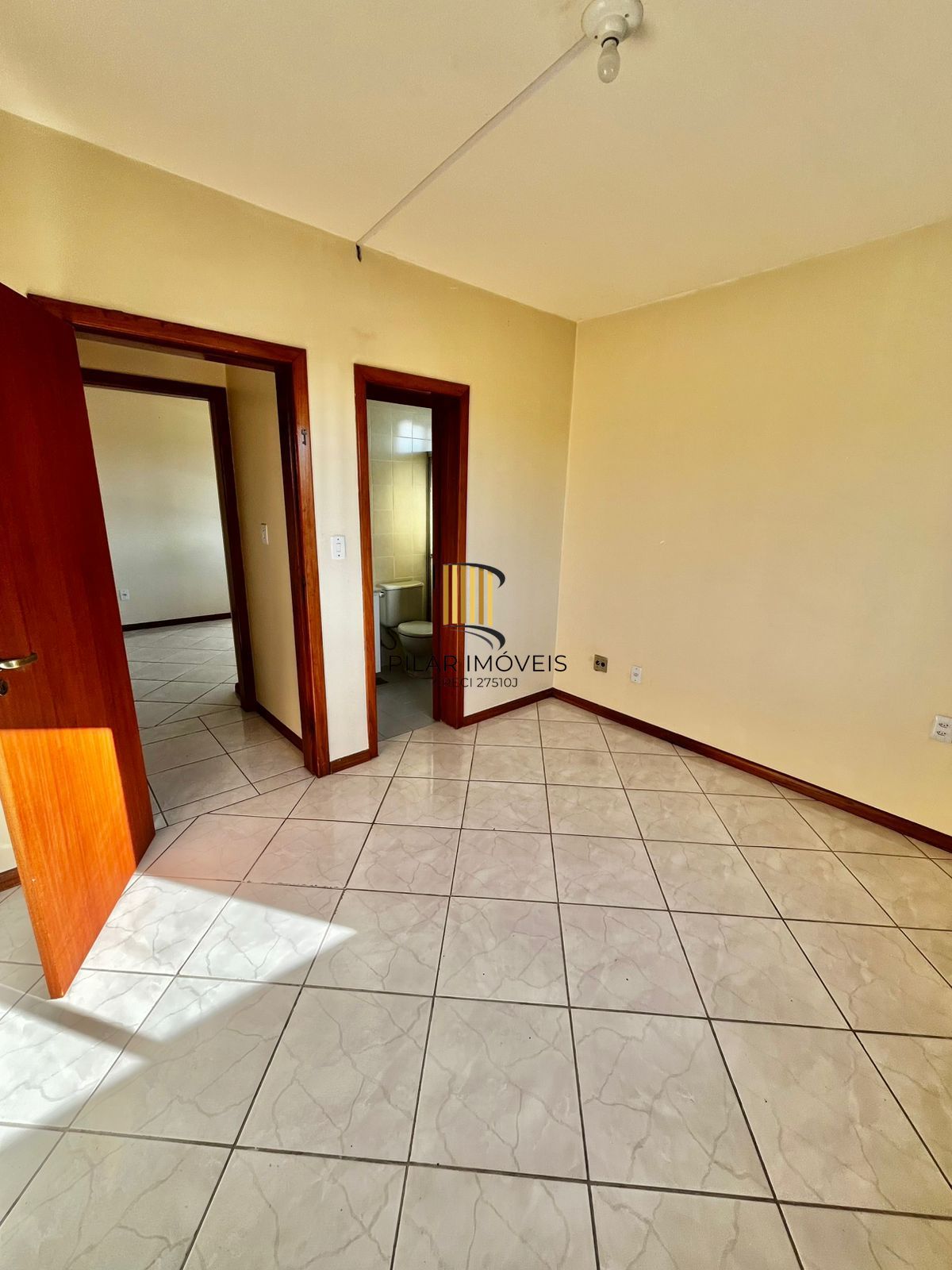 Apto 03 dorm com suíte, andar alto, vista, ótima posição solar, 1 vaga no Cristo