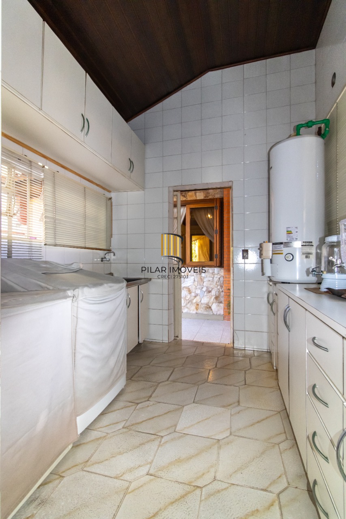 Casa 5 dormitórios no bairro Partenon