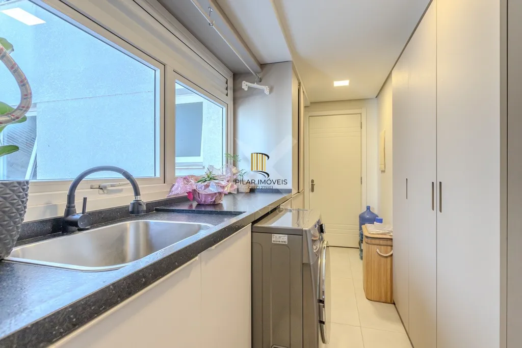 Apartamento 4 dormitórios no bairro Menino Deus