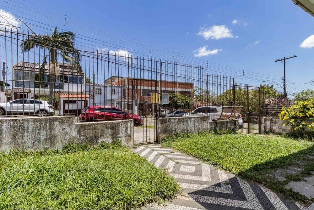 Casa 3 dormitórios no bairro Partenon