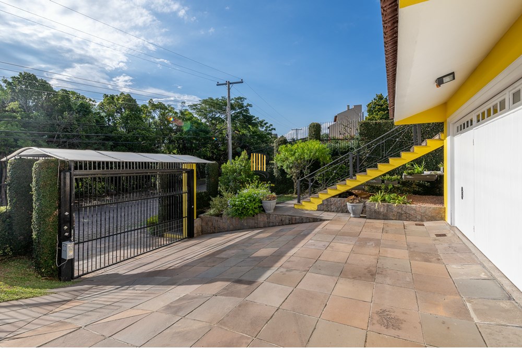 Casa 4 dormitórios no bairro Ipanema