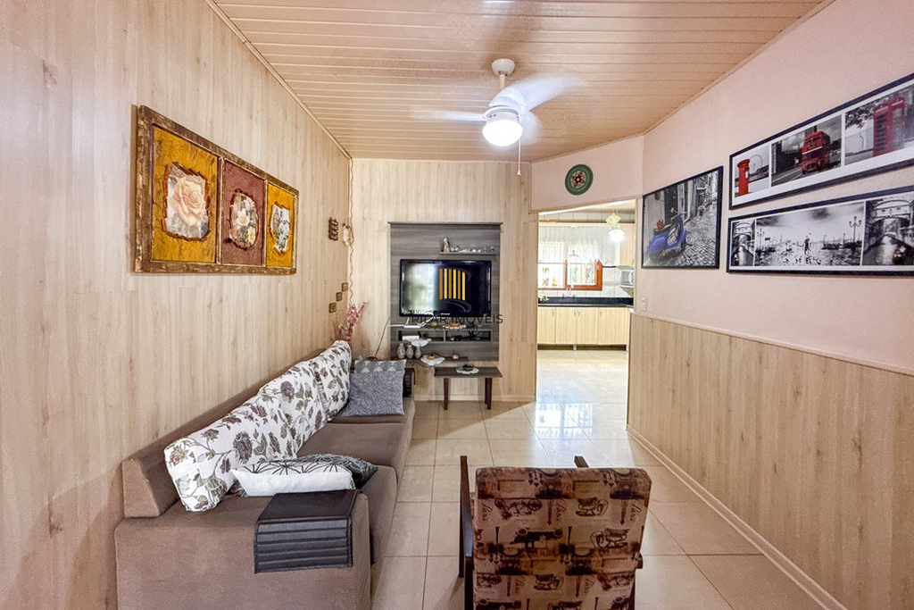 Casa 3 dormitórios no bairro Igara