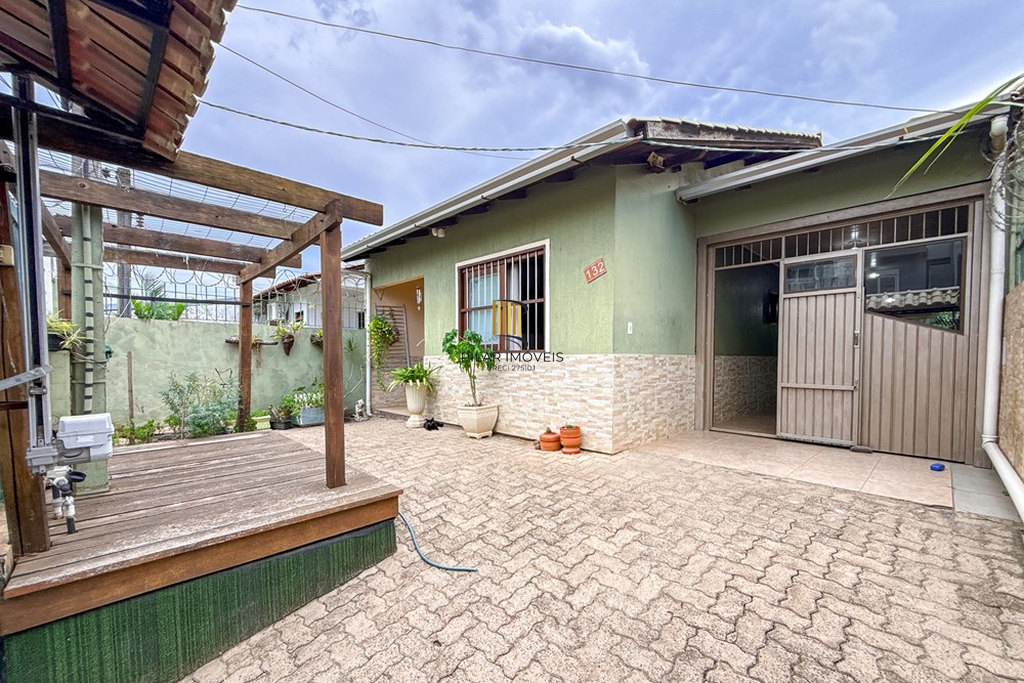 Casa 3 dormitórios no bairro Igara