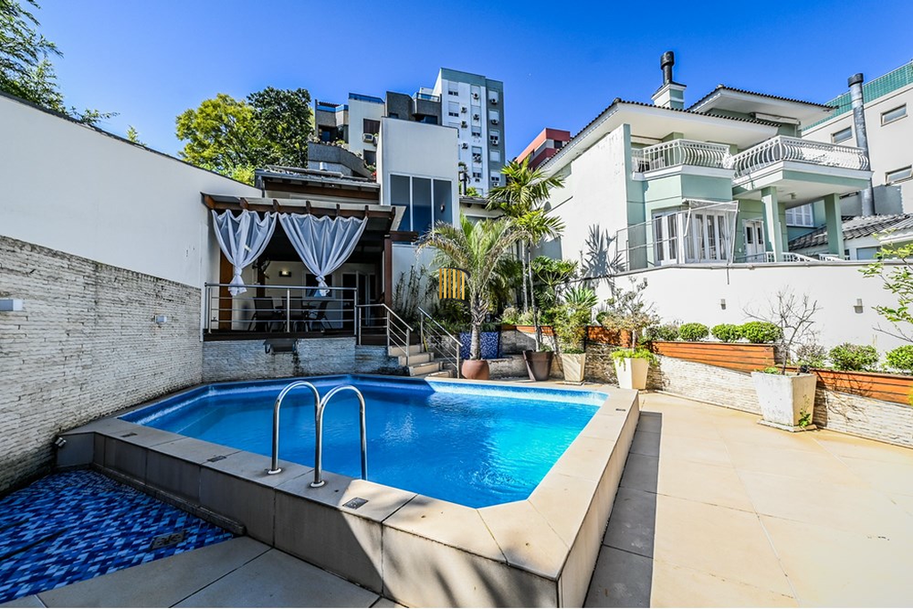 Casa 5 dormitórios no bairro Menino Deus