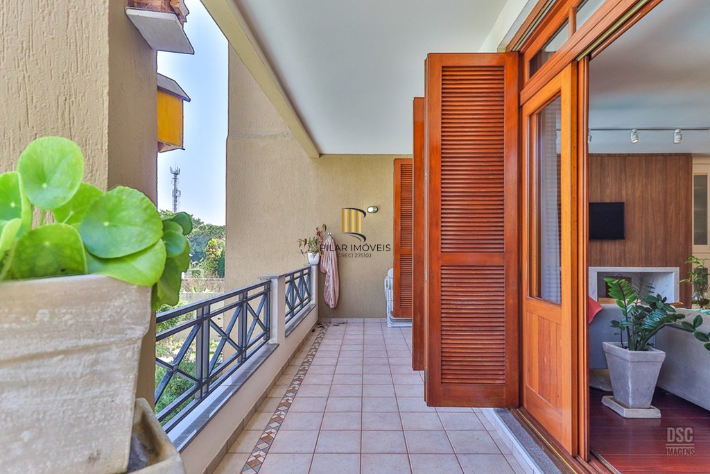 Casa 4 dormitórios no bairro Ipanema