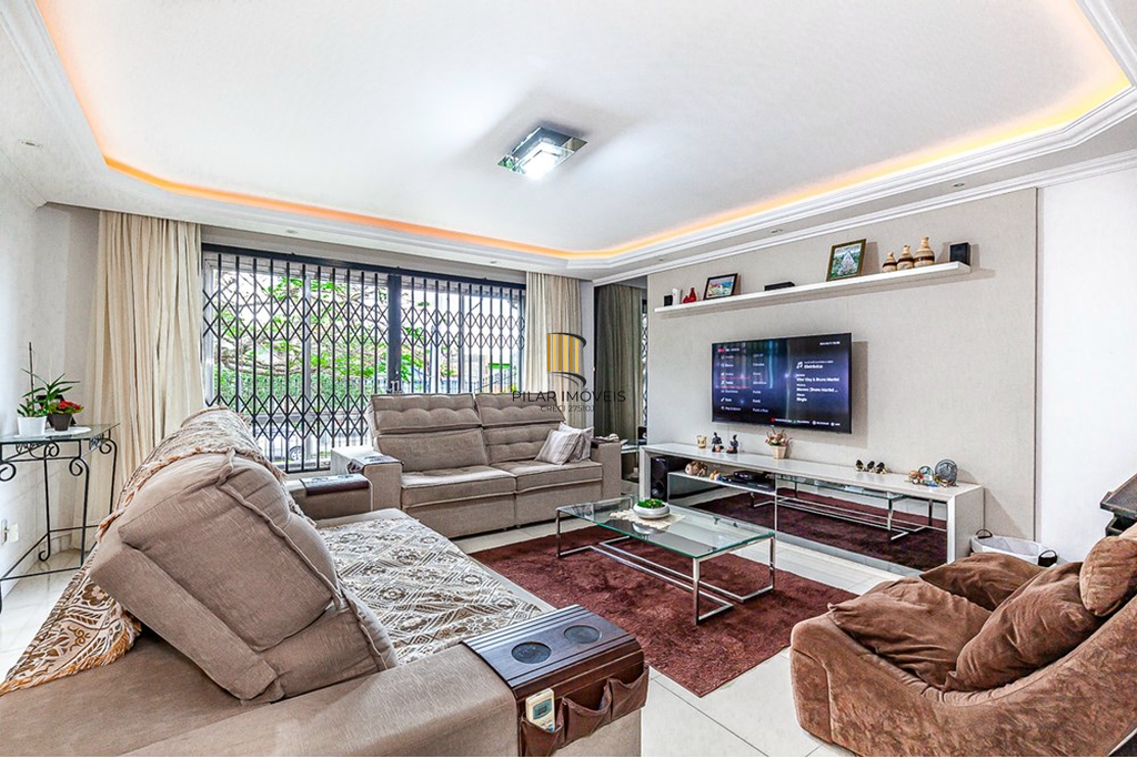 Casa 5 dormitórios no bairro Vila Ipiranga