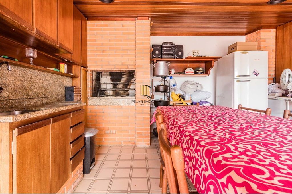 Casa 3 dormitórios no bairro Medianeira