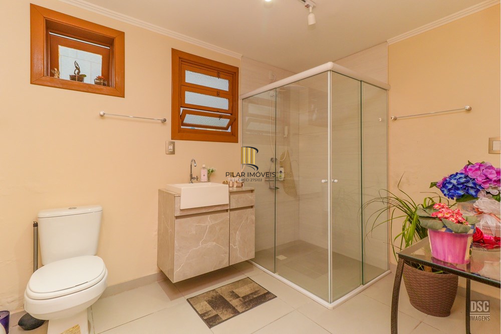 Casa 6 dormitórios no bairro Rubem Berta