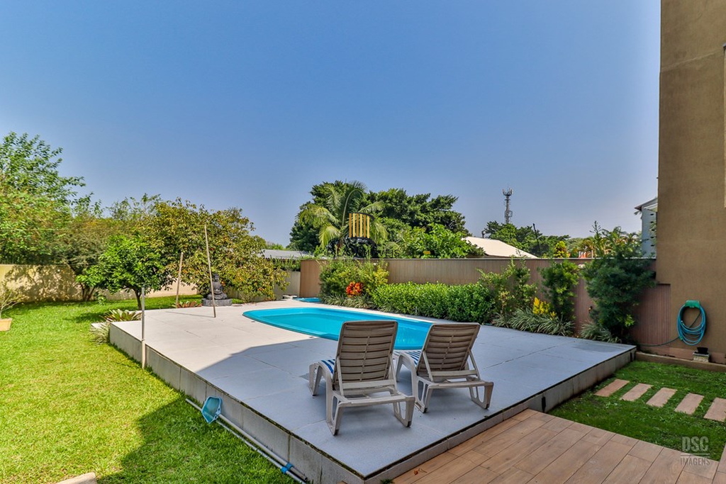 Casa 4 dormitórios no bairro Ipanema