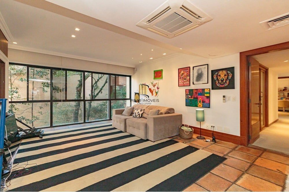 Apartamento 4 dormitórios no bairro Floresta