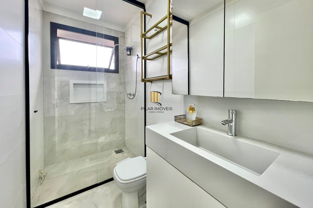 Casa 3 dormitórios no bairro Igara