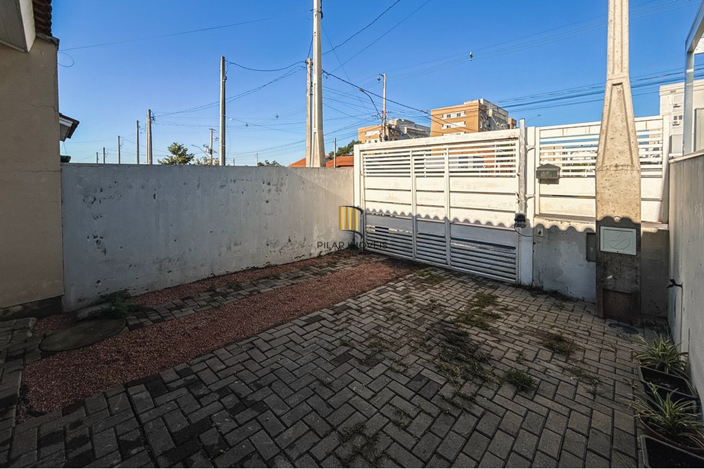 Casa 2 dormitórios no bairro Olaria