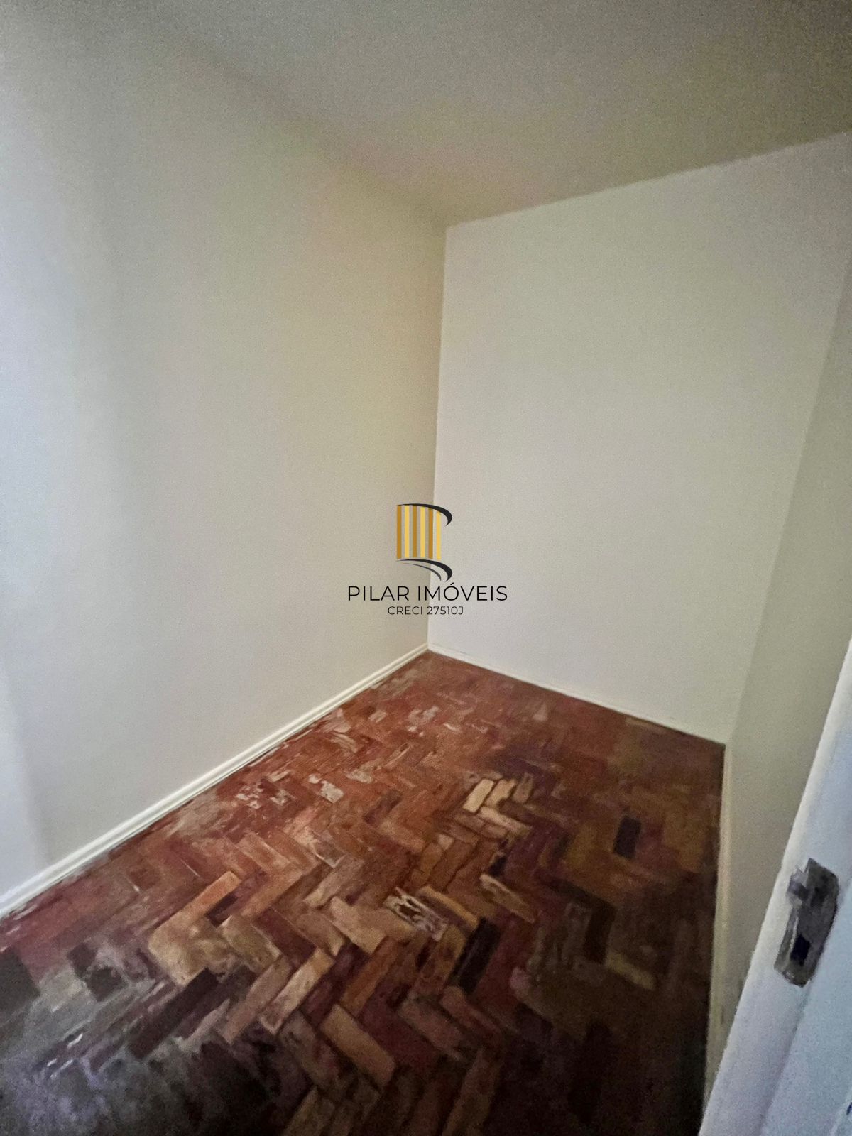 02 dorm, 73 m², sol da tarde, com vaga, dep e banho aux, no Passo da Areia