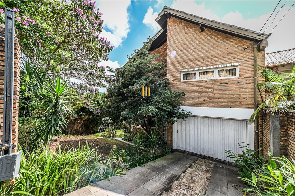 Casa 4 dormitórios no bairro Ipanema