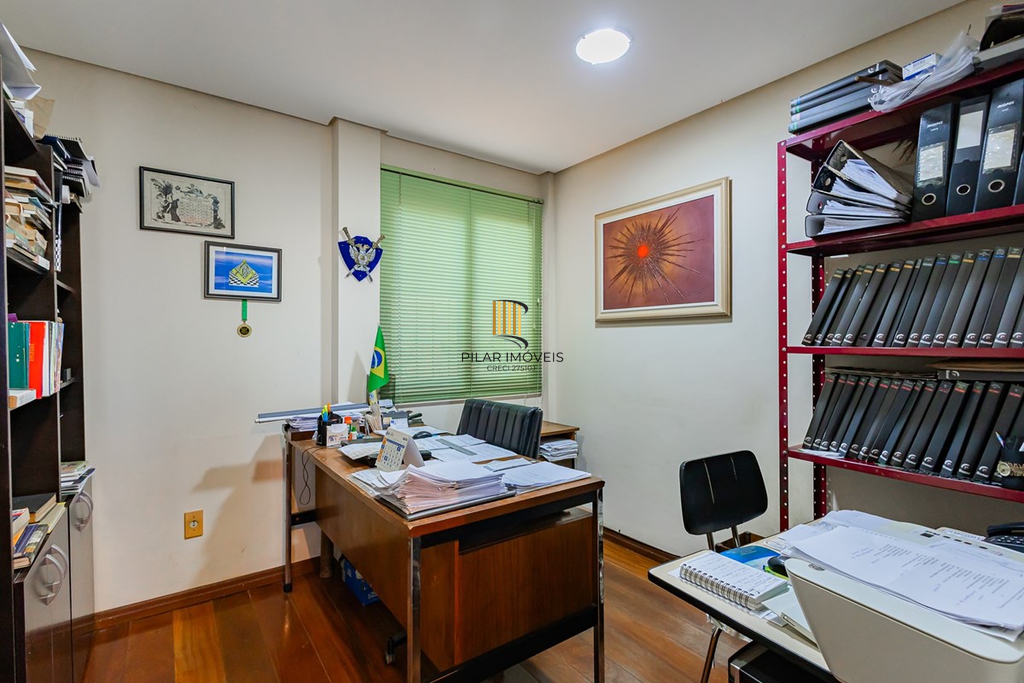 Casa 4 dormitórios no bairro Medianeira