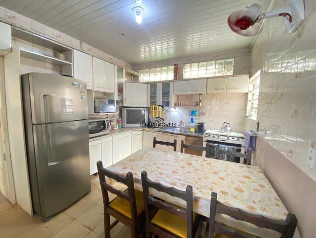 Casa 5 dormitórios no bairro Camaquã