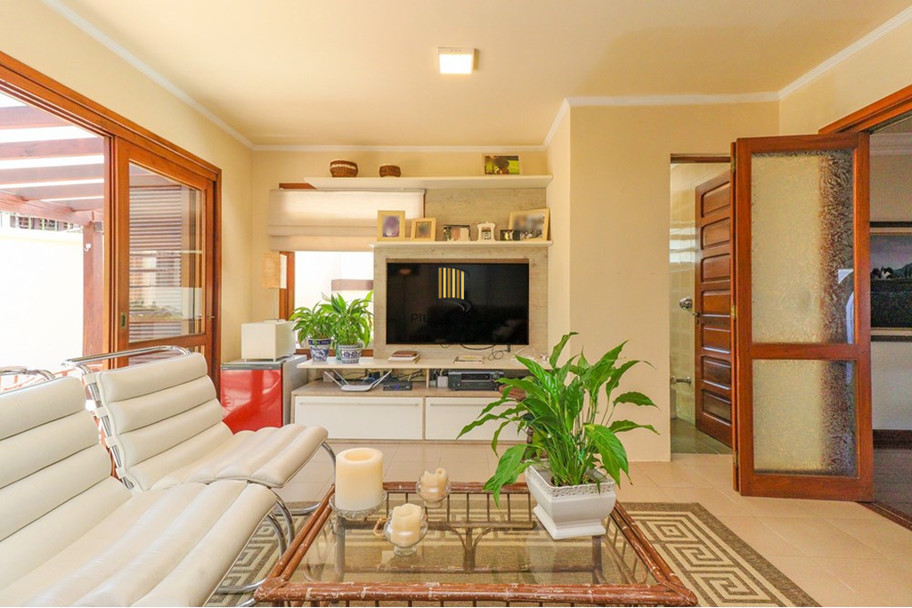 Casa 4 dormitórios no bairro Três Figueiras