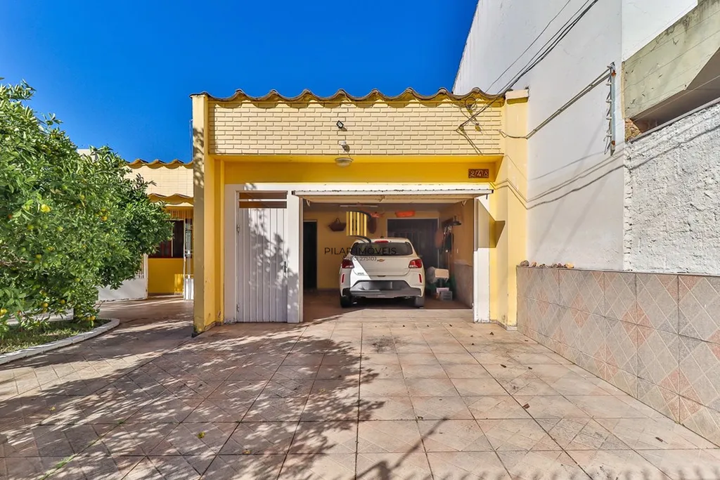 Casa 3 dormitórios no bairro Passo D'Areia