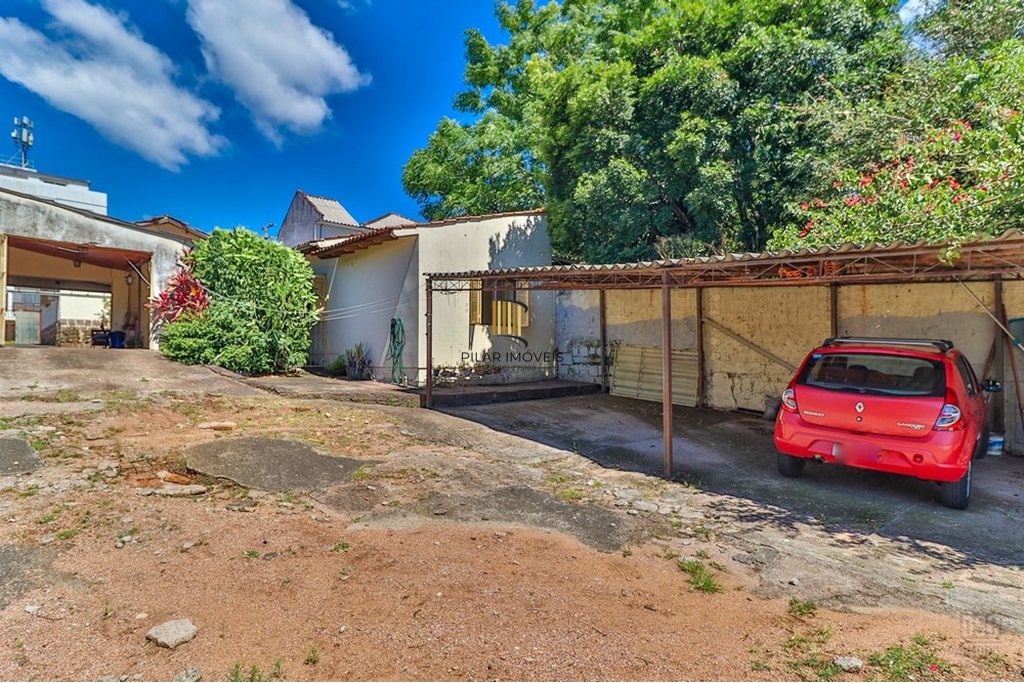 Casa 6 dormitórios no bairro Teresópolis