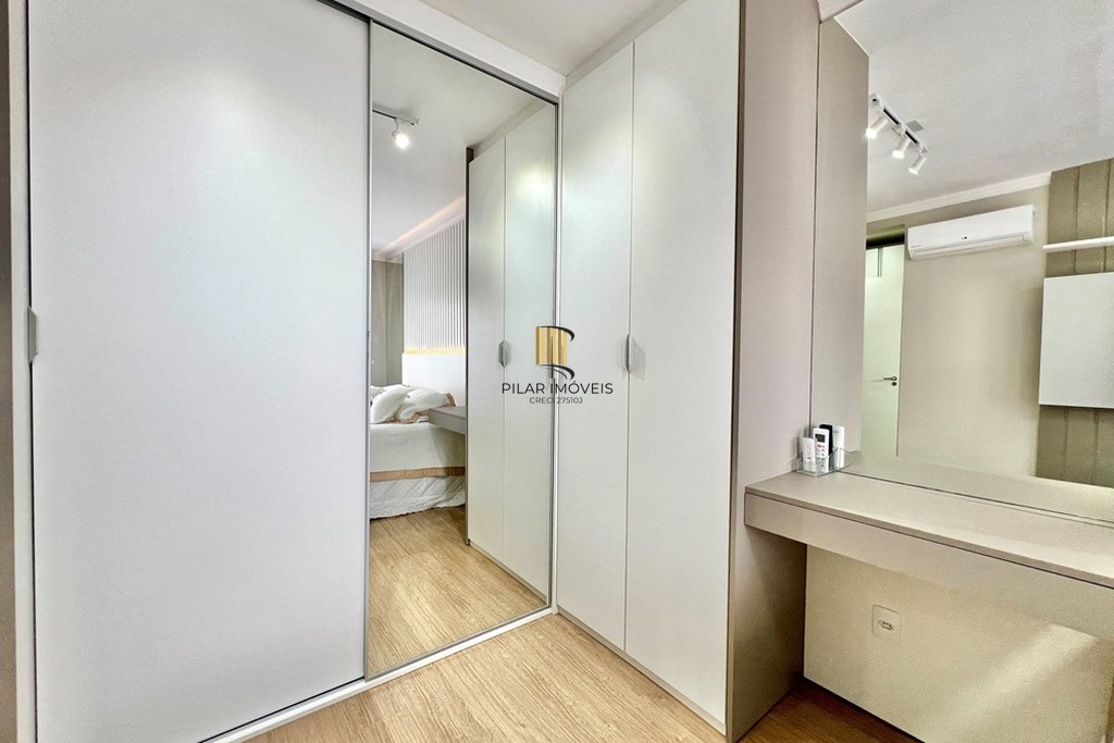 Casa 3 dormitórios no bairro Igara