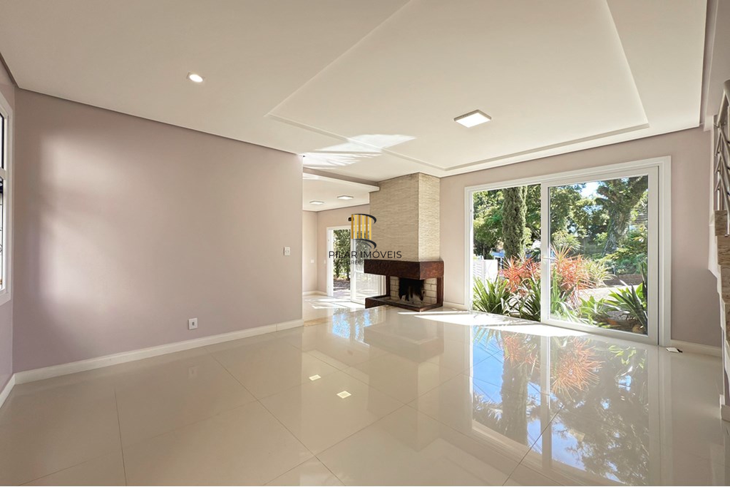 Casa 3 dormitórios no bairro Hípica