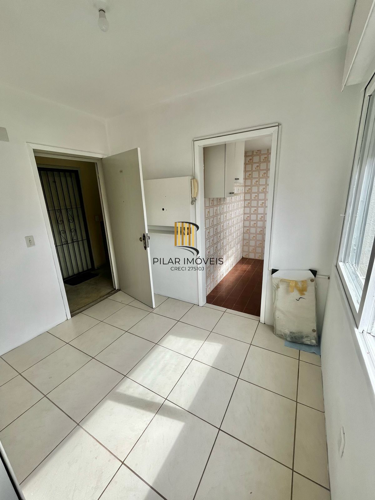Excelente JK transformado em 01 dormitório, sala, cozinha e banheiro.