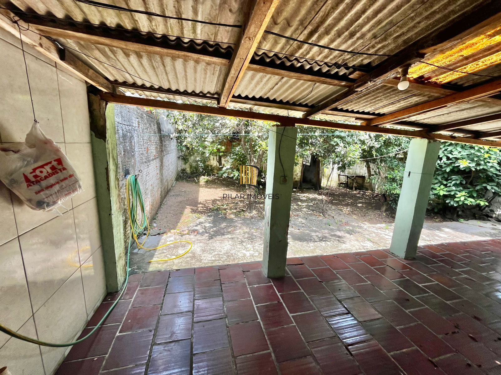 Casa com 80 m2 de área construída, 03 dorm, sala estar/jantar, cozinha, pátio