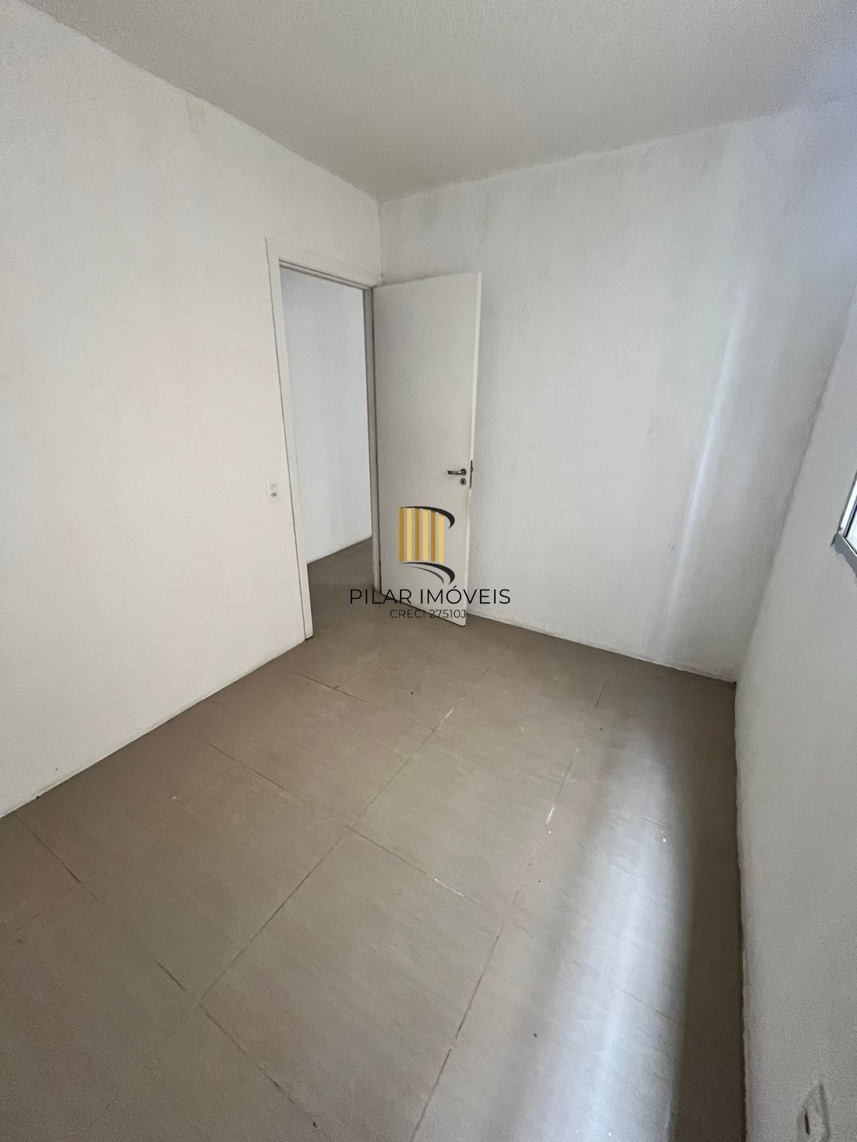 Apto 2 Dormitórios, Térreo, Sala, Cozinha, Banheiro, 01 vaga garagem-rotativa