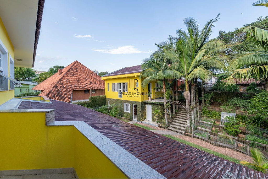 Casa 4 dormitórios no bairro Ipanema
