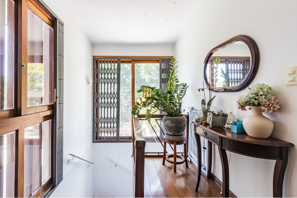 Casa 3 dormitórios no bairro Medianeira