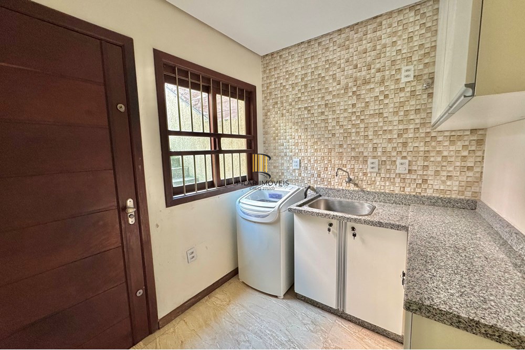Casa 3 dormitórios no bairro Sarandi