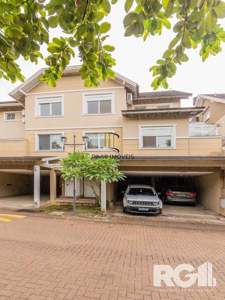 Casa de Condomínio 4 dormitórios no bairro Jardim Carvalho