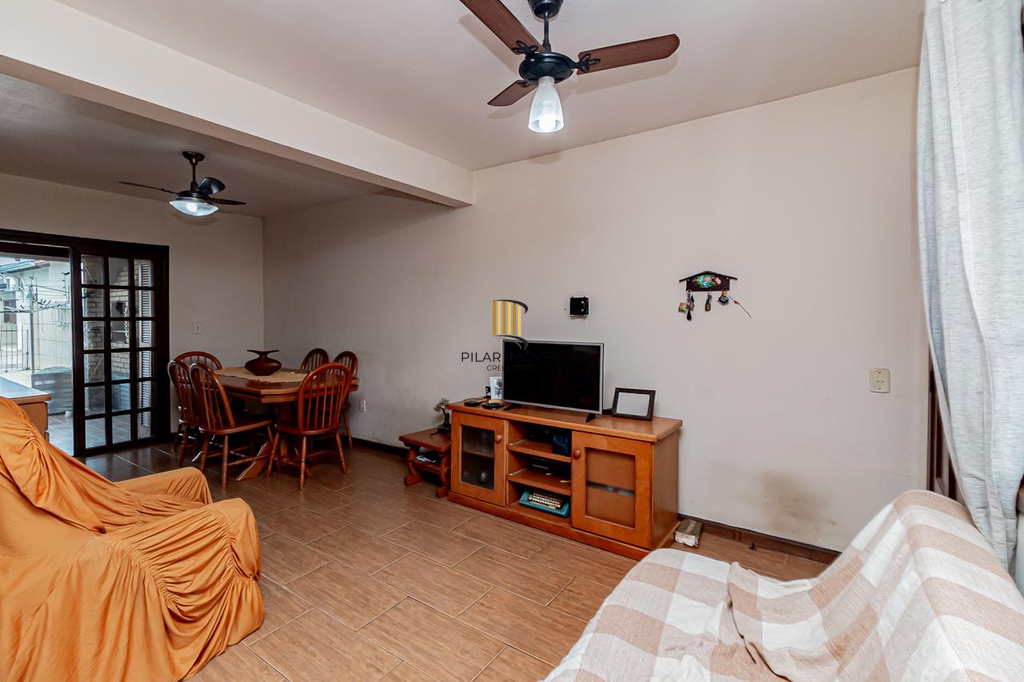 Casa 3 dormitórios no bairro Hípica