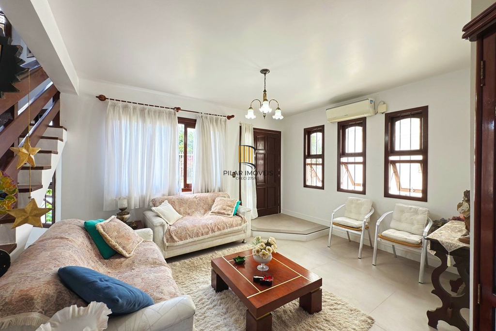 Casa 4 dormitórios no bairro Ipanema