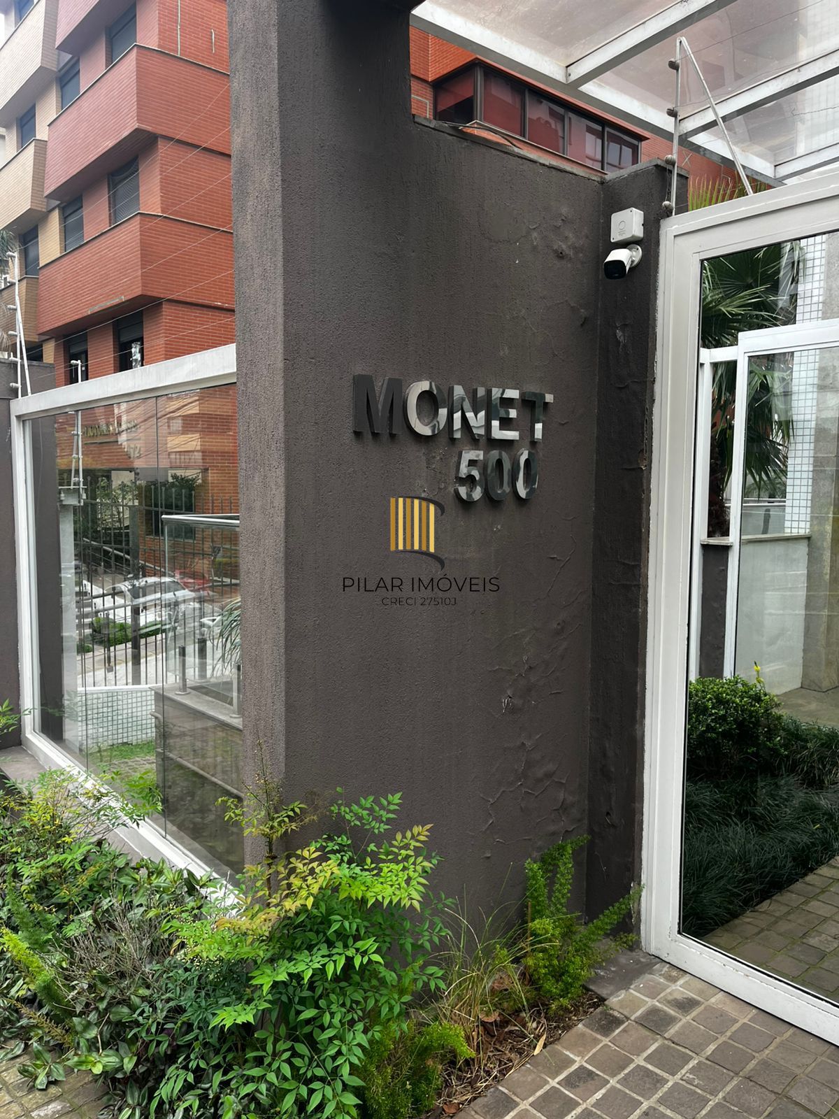 Apto de 03 dorm, sendo 01 suíte, 02 vagas, 103 m2, na João Obino, semi mobiliado