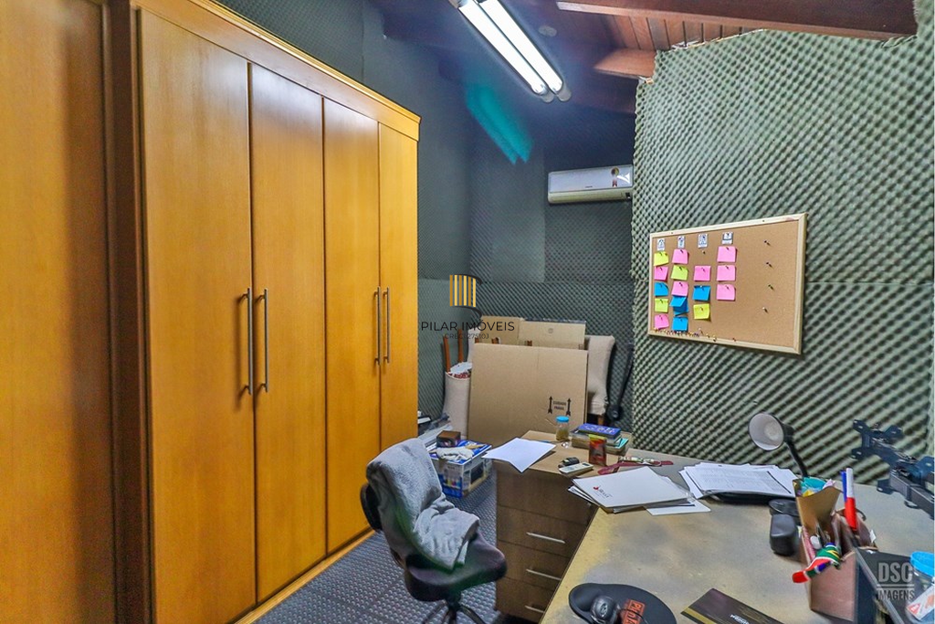 Casa 6 dormitórios no bairro Rubem Berta