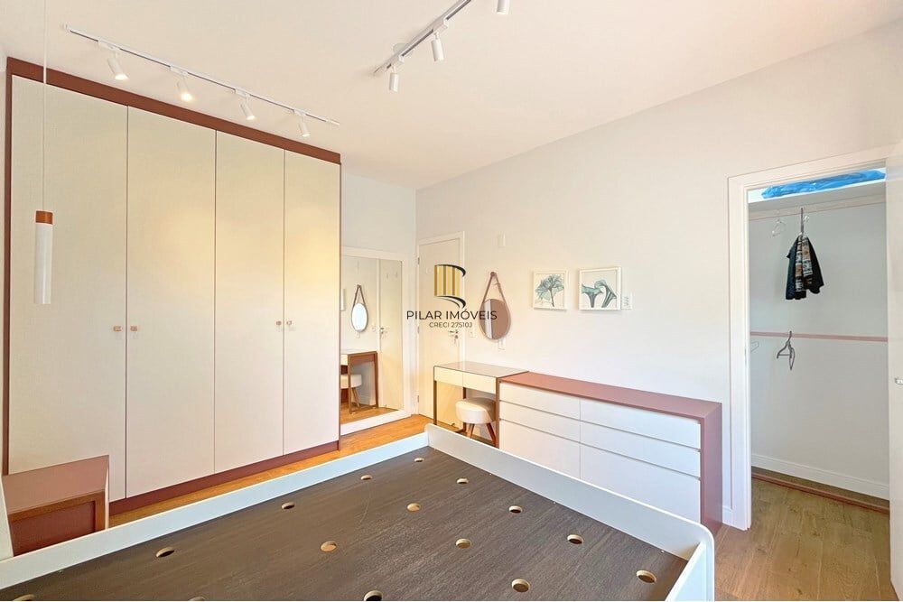 Casa 4 dormitórios no bairro Teresópolis