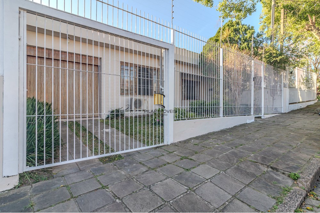 Casa 3 dormitórios no bairro Sarandi