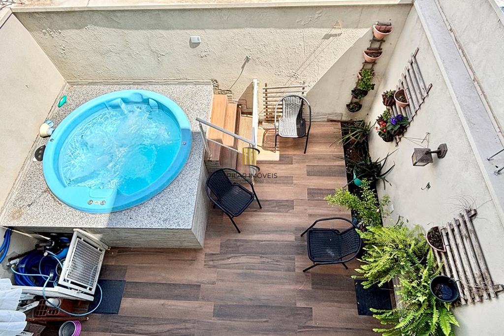 Casa 3 dormitórios no bairro Igara