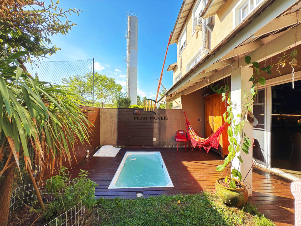 Casa de Condomínio 3 dormitórios no bairro Jardim Carvalho