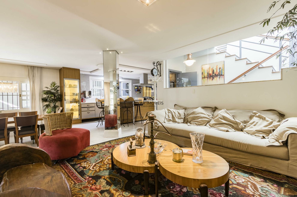 Casa 5 dormitórios no bairro Chácara das Pedras