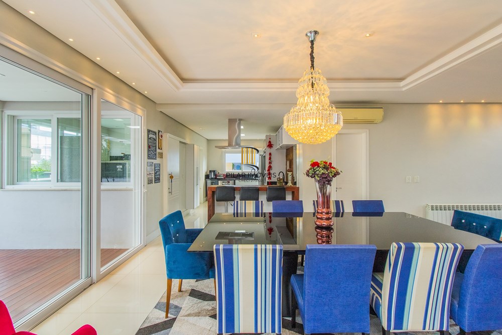 Casa 4 dormitórios no bairro Igara