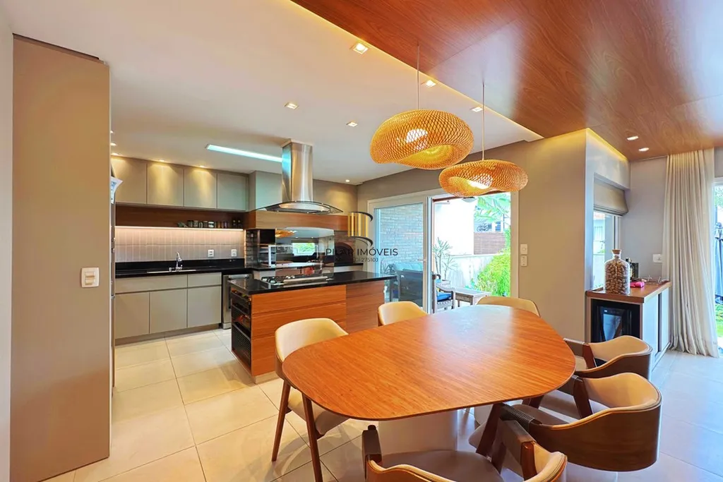 Casa 3 dormitórios no bairro Hípica