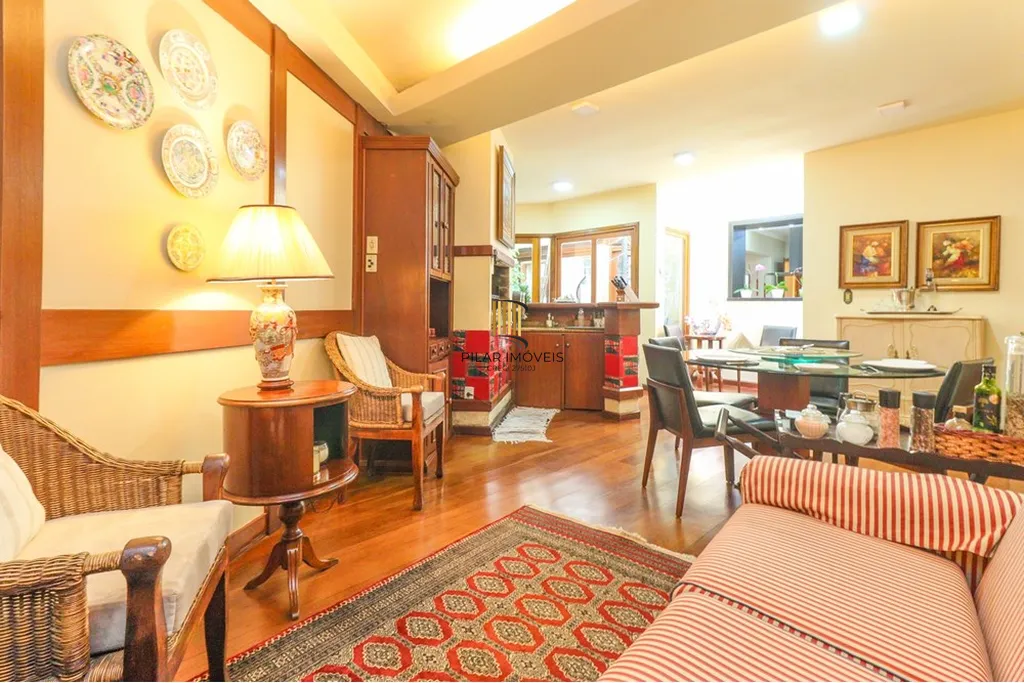 Casa 4 dormitórios no bairro Três Figueiras