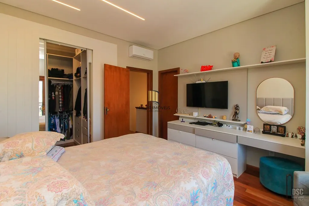 Casa 3 dormitórios no bairro Hípica