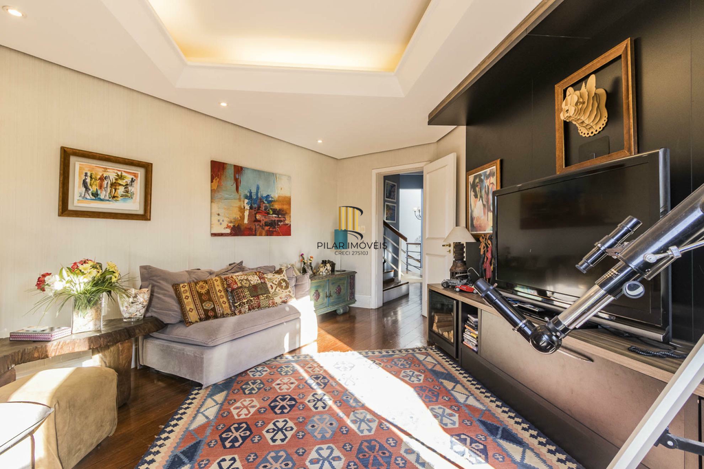 Casa 5 dormitórios no bairro Chácara das Pedras